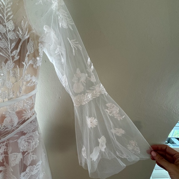 Lux & Love vintage-style bell-sleeve wedding dress - Picture 11 of 15